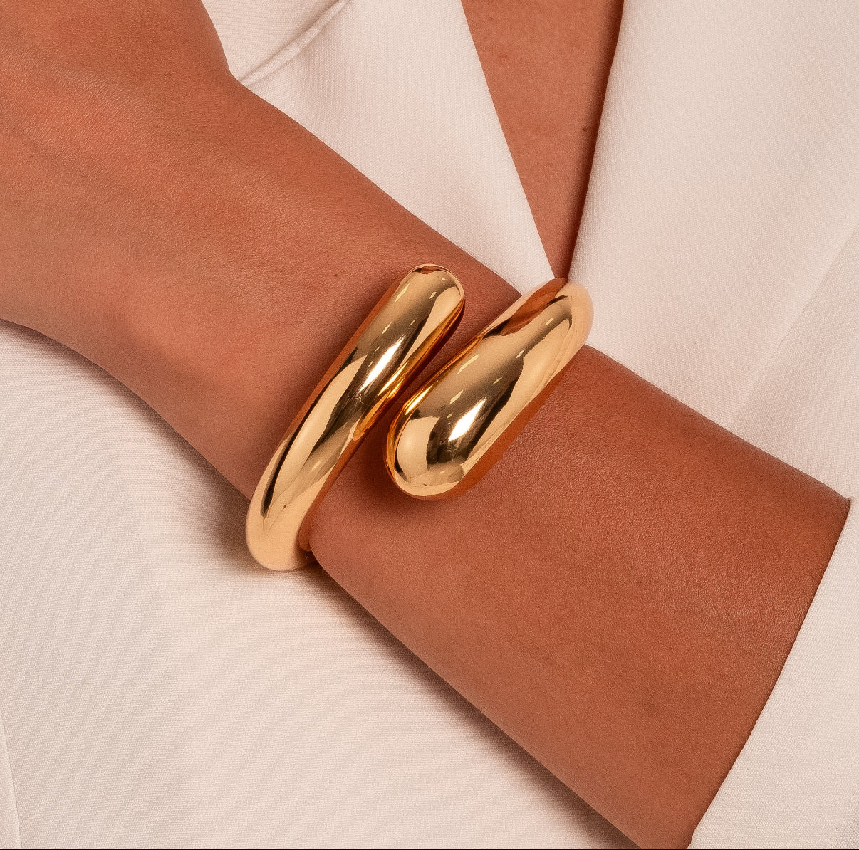 Brazalete liso dorado