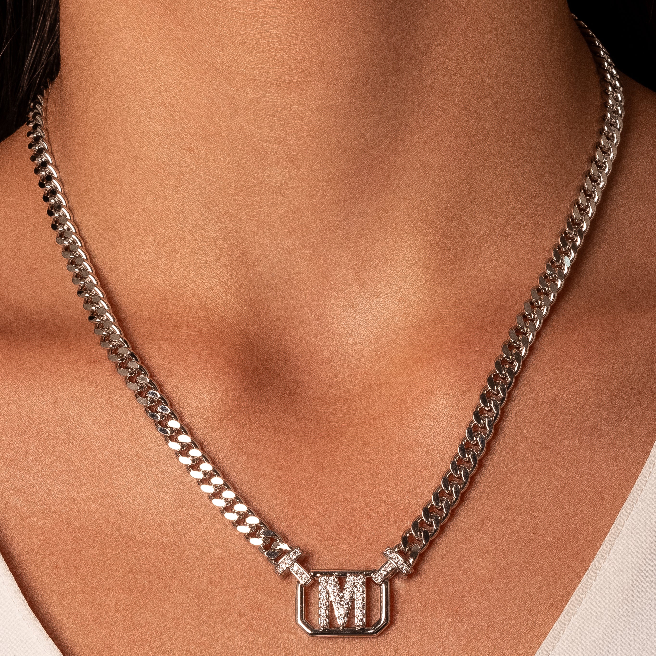 Collar eslabones grumet letra M