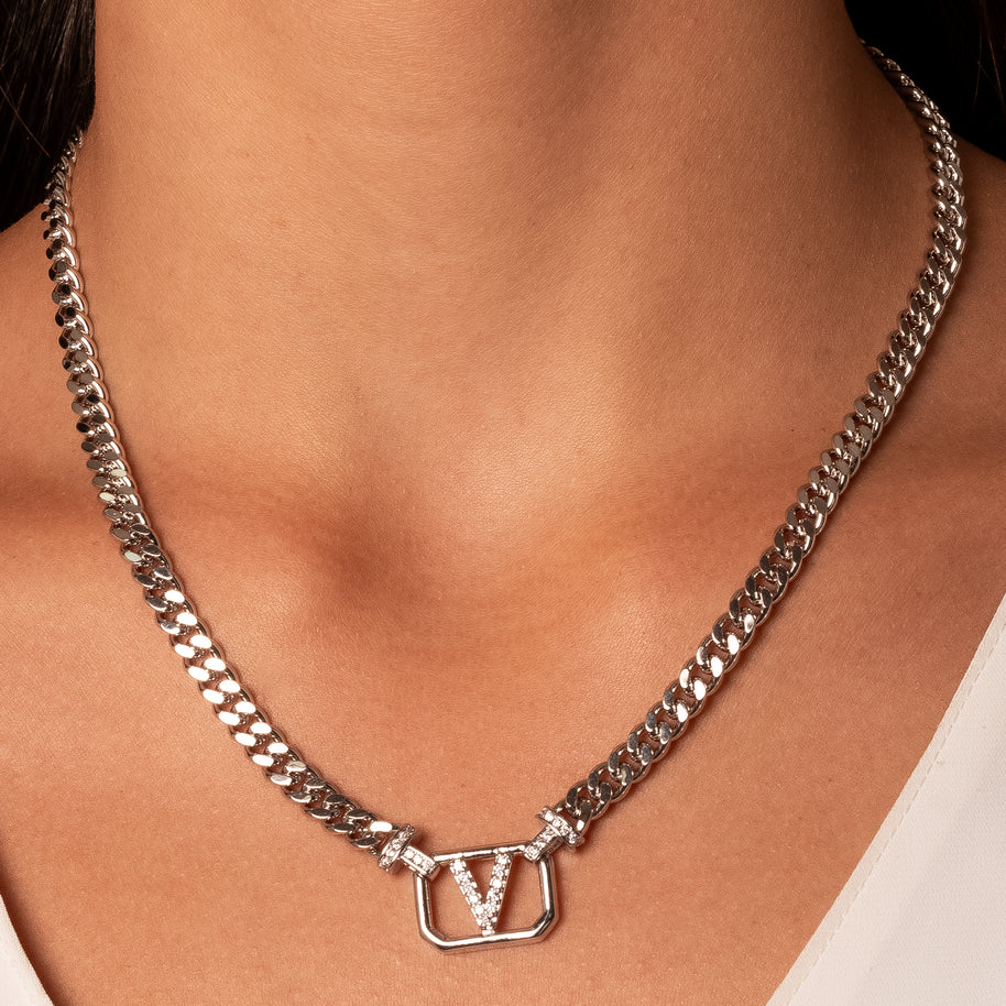 Collar eslabones grumet letra V