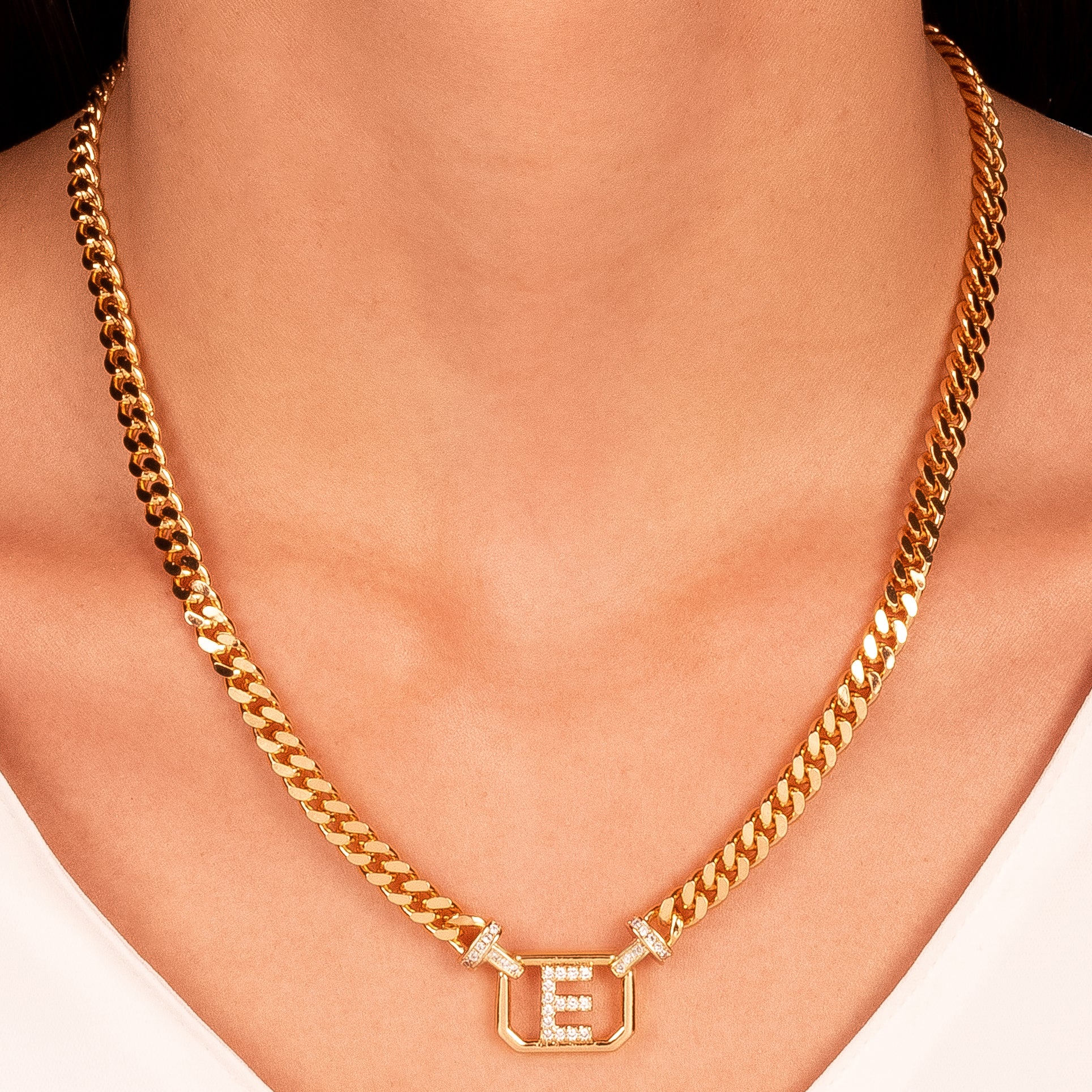 Collar eslabones grumet letra E