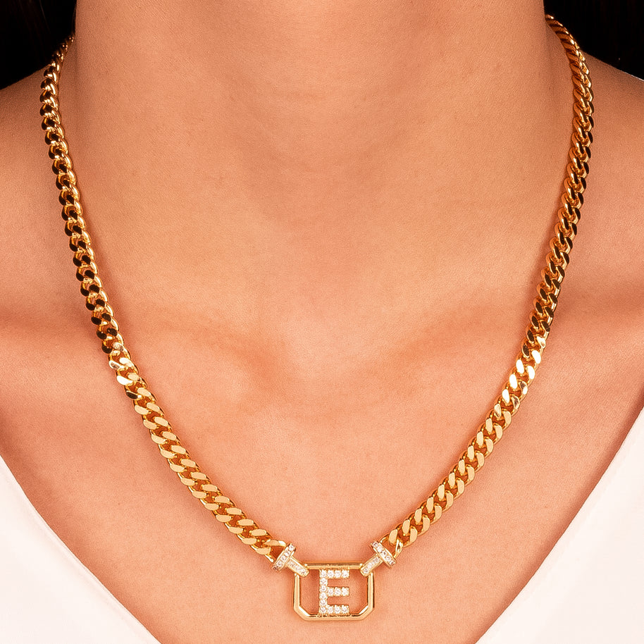 Collar eslabones grumet letra E